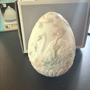 Lladro Swan Egg Ceramic in White and Cream